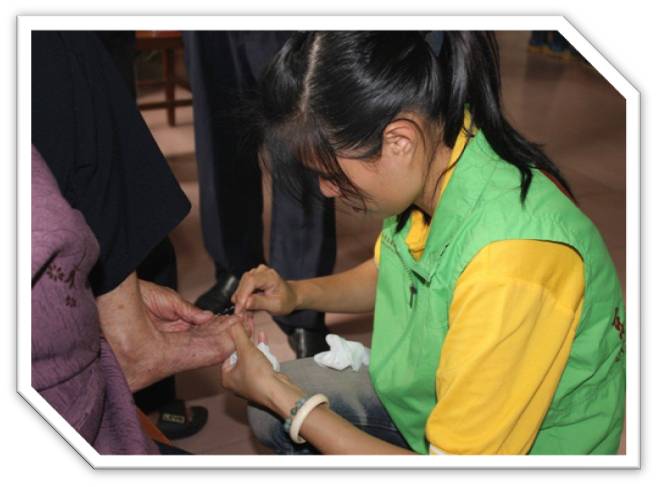 参加义工服务静老院活动